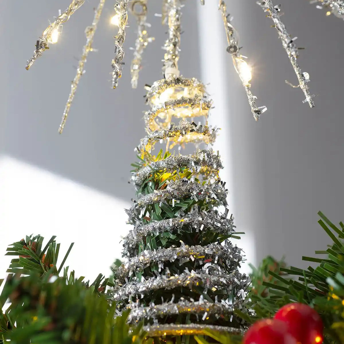 Christmas Tree Topper With LED Starburst Design And Glitter Finish - Image 6