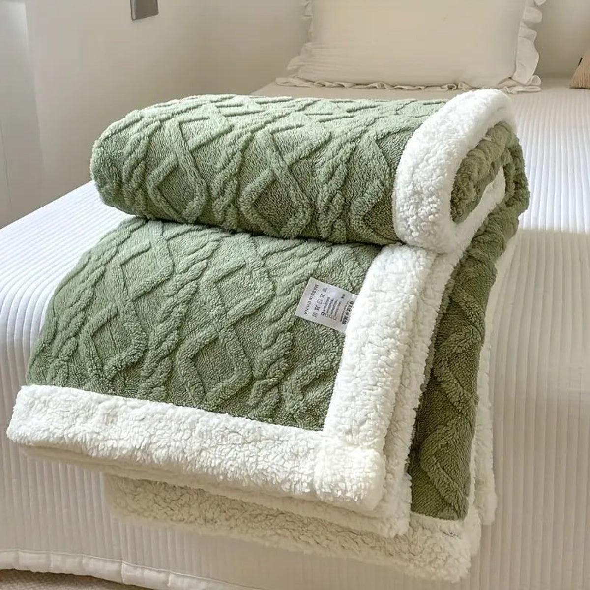 Cosy Reversible Snuggle Sherpa Blanket - Image 9