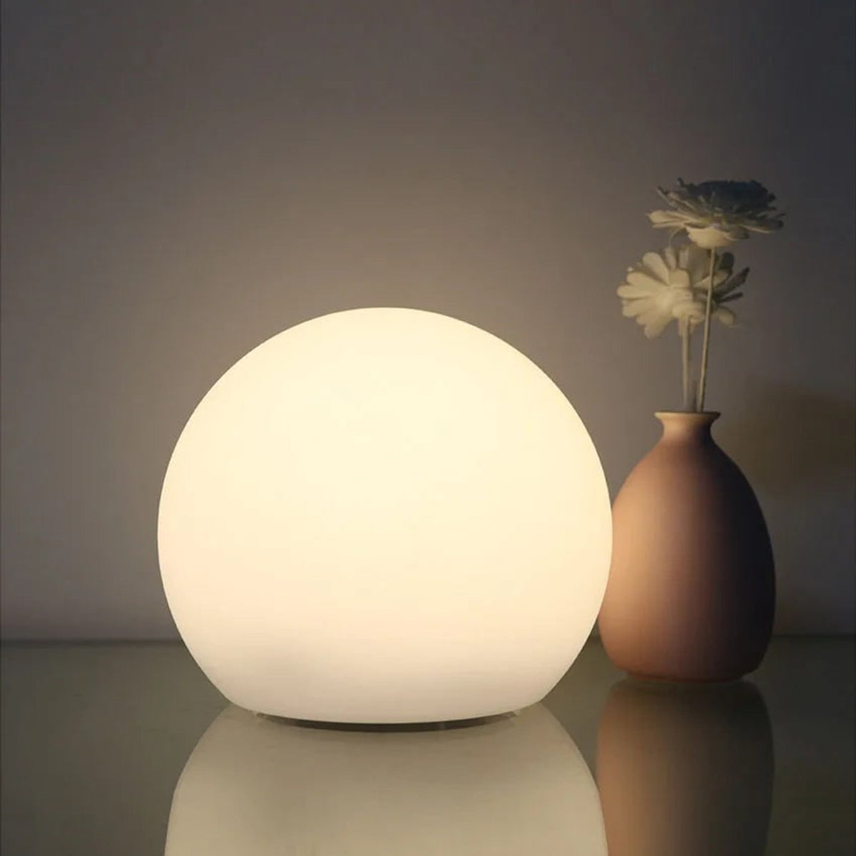 Glass Table Lamp With Matte Finish And USB Charging - Image 1