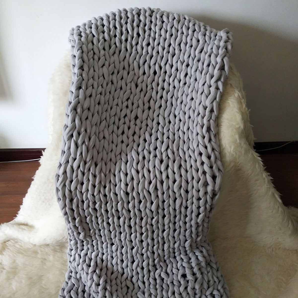 Hand-Woven Weighted Blanket In Solid Colour - Image 7