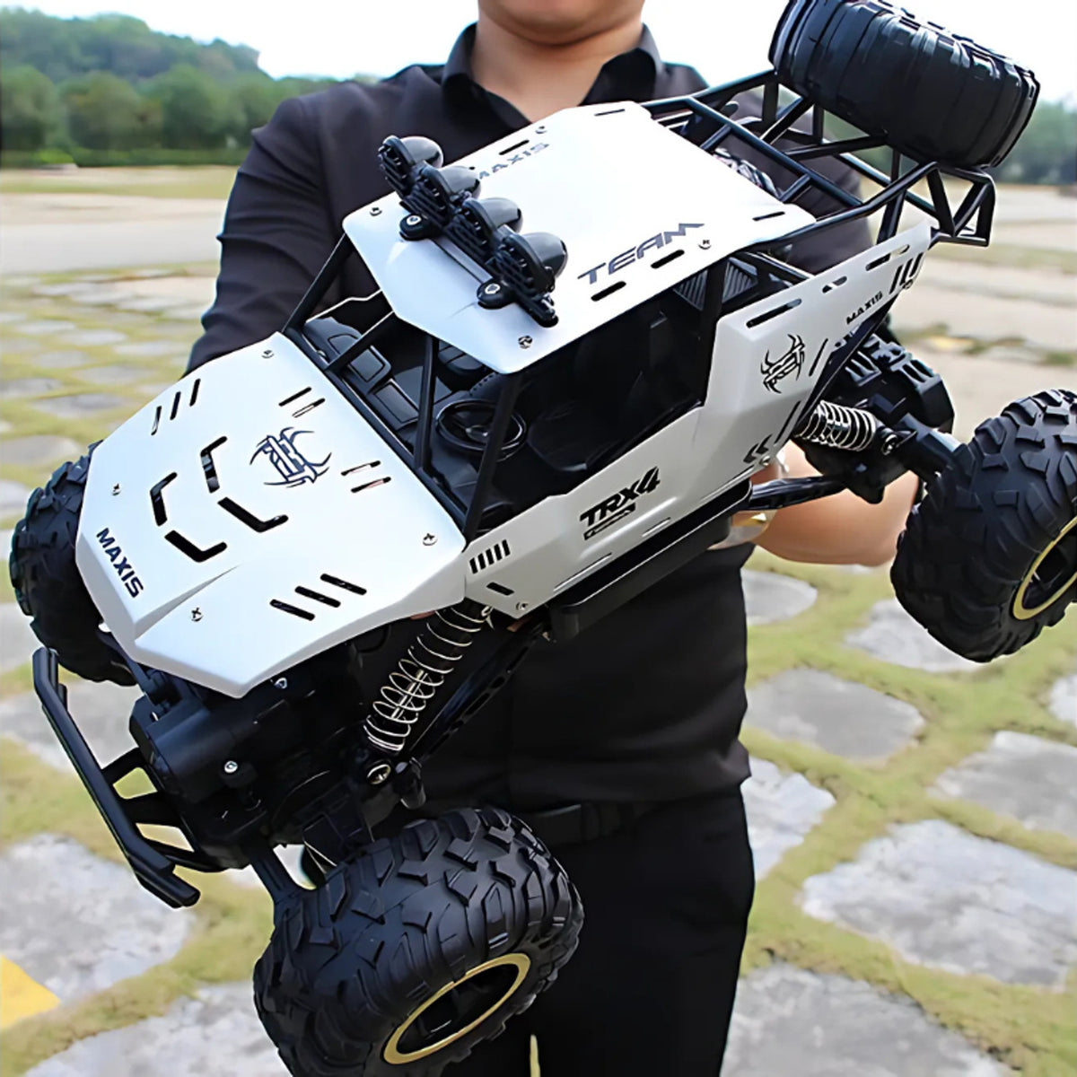 Maygo 4x4 RC Offroad Car With Rechargeable Battery For Adults And Children - Image 5