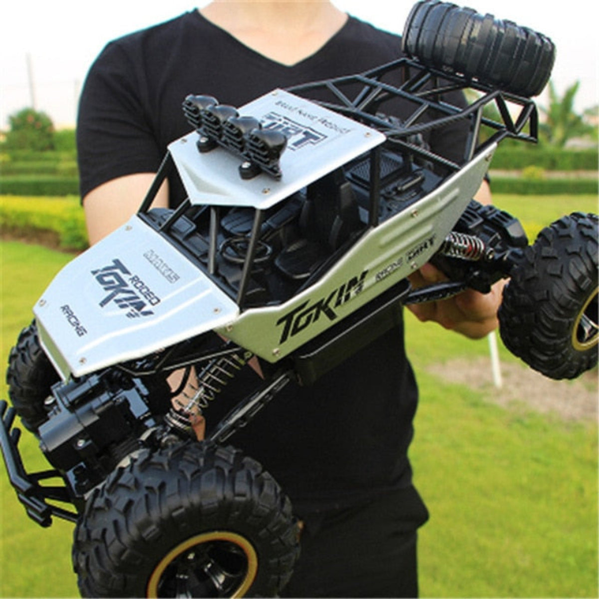 Maygo 4x4 RC Offroad Car With Rechargeable Battery For Adults And Children - Image 4