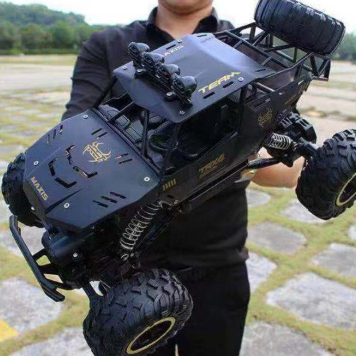 Maygo 4x4 RC Offroad Car With Rechargeable Battery For Adults And Children - Image 2