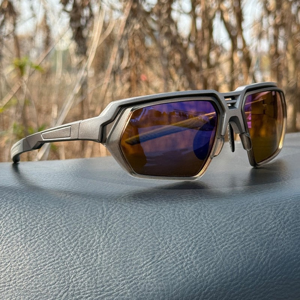 Photochromic Polarised Sports Sunglasses With Night-Enhancing Lenses And Tactical Wrap - Image 7