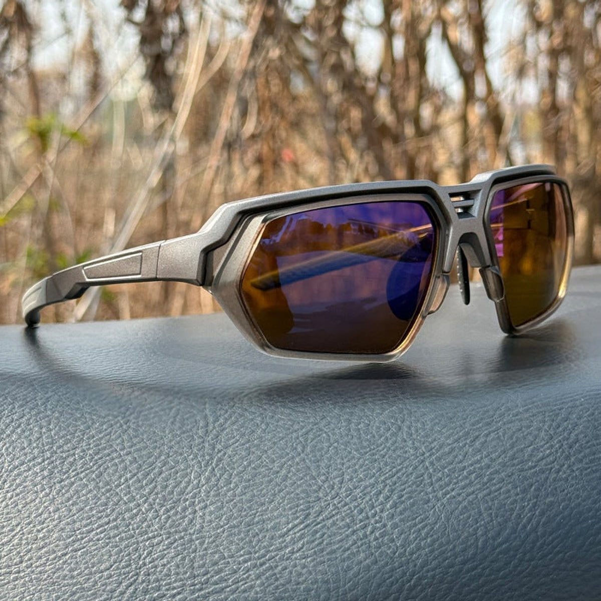 Photochromic Polarised Sports Sunglasses With Night-Enhancing Lenses And Tactical Wrap - Image 3