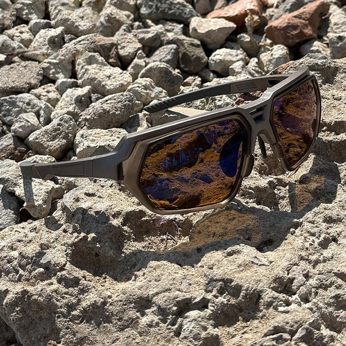 Photochromic Polarised Sports Sunglasses With Night-Enhancing Lenses And Tactical Wrap - Image 9