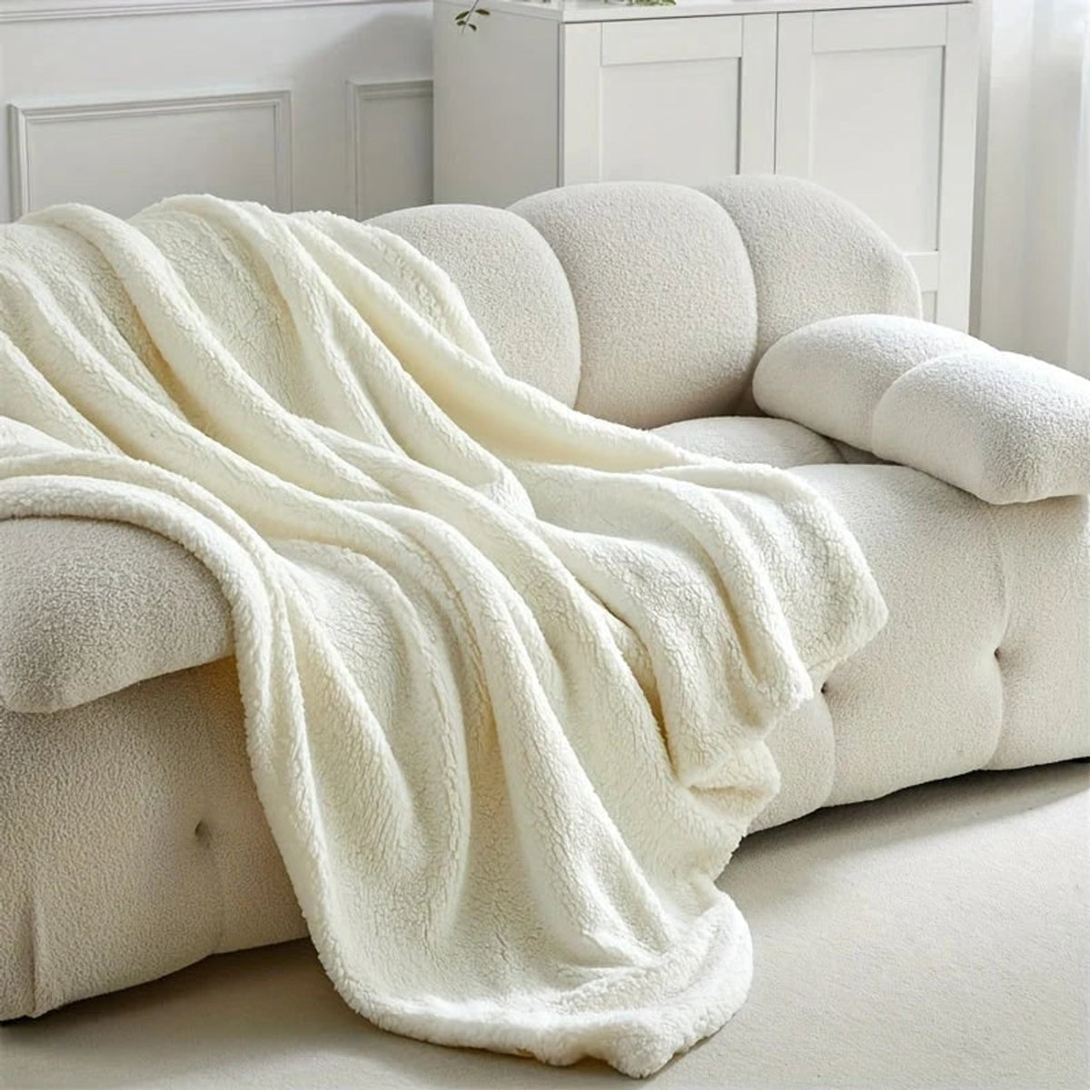 Reversible Ultra-Soft Sherpa Fleece Blanket For Warmth - Image 2