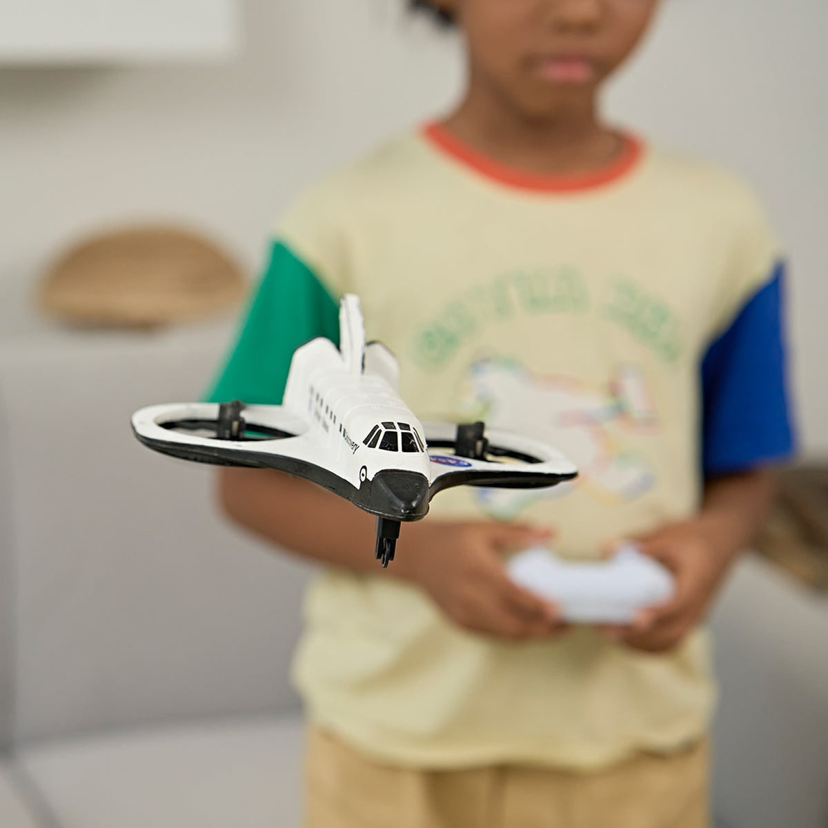 Smithsonian RC Space Shuttle Discovery Drone Remote Controlled Flying Toy For Kids Aged 10+ - Image 4