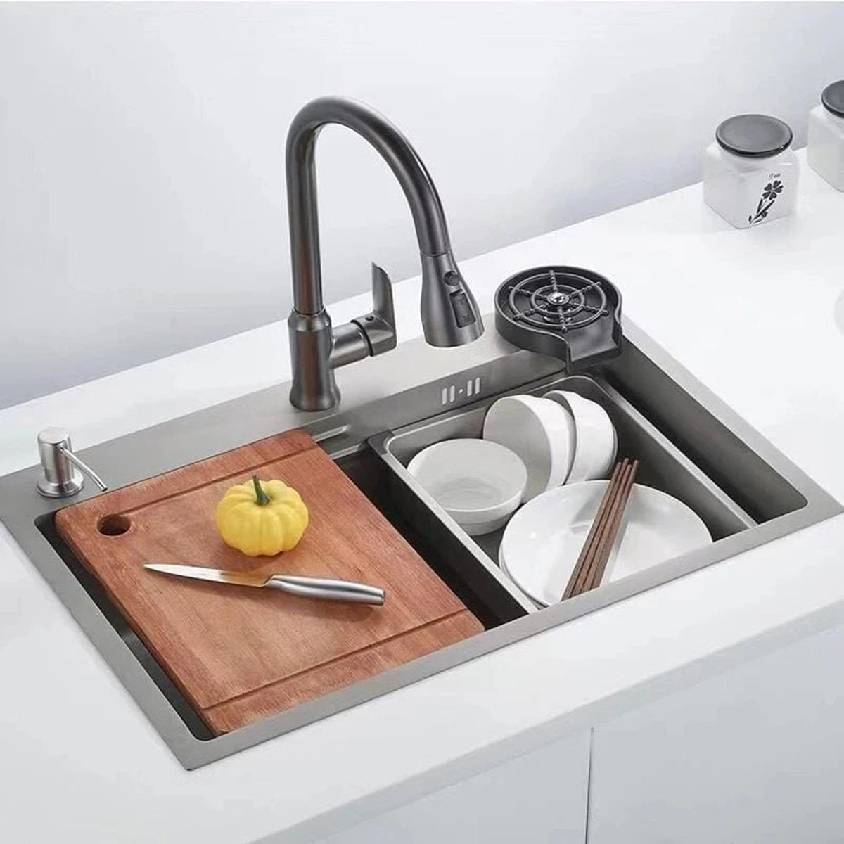 Swivelux Elegant Kitchen Faucet With Pull-Out Spray Head And 360° Rotation - Image 2