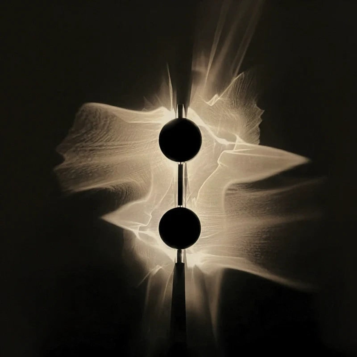 Wave Wall Light In Aluminium With Vertical Design - Image 4