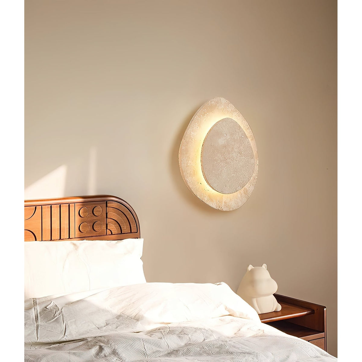 Yrvuvyn Natural Travertine Wall Lamp - Image 8
